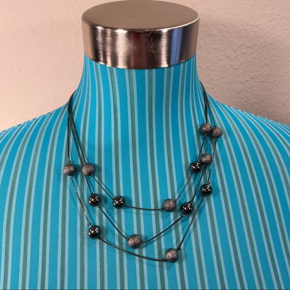 New with tags layered necklace with clasp - Picture 1 of 8